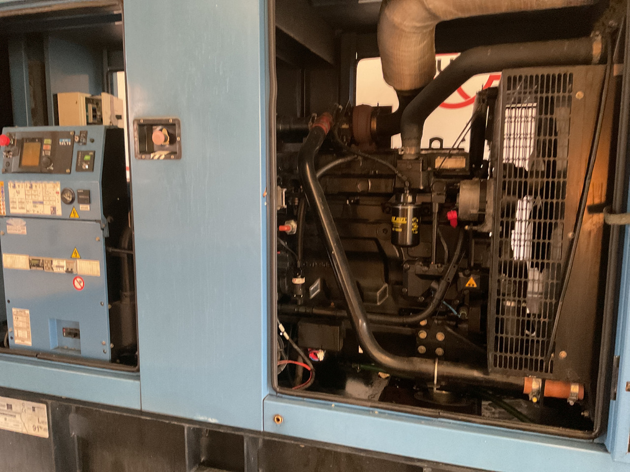 John Deere 6068, SDMO, 165KVA generatorset. Like brand new. And with hudge diesel tank! - Bộ phát điện: hình 3 John Deere 6068, SDMO, 165KVA generatorset. Like brand new. And with hudge diesel tank! - Bộ phát điện: hình 3