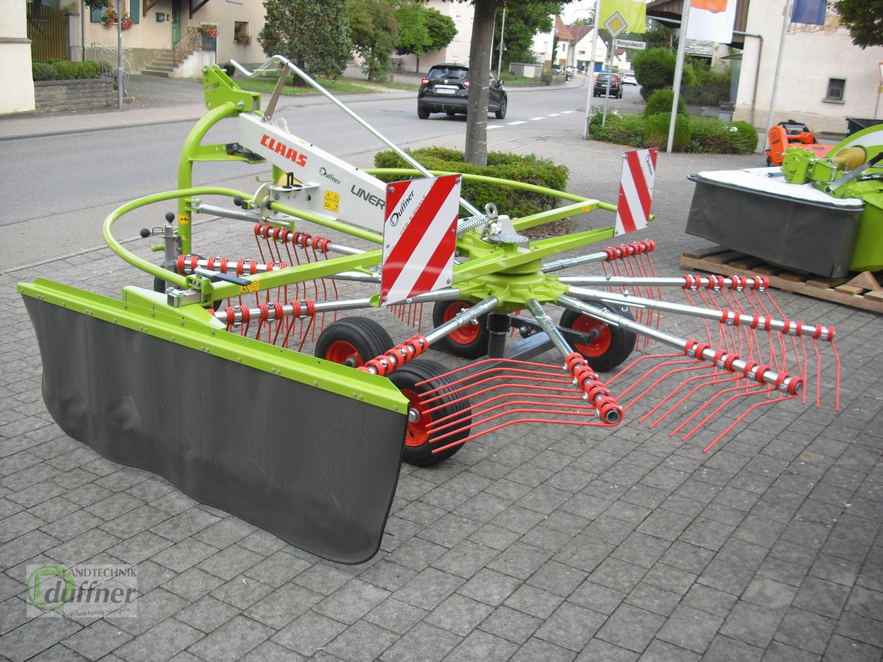 CLAAS Liner 370 - Dàn trải/ Cào: hình 4 CLAAS Liner 370 - Dàn trải/ Cào: hình 4