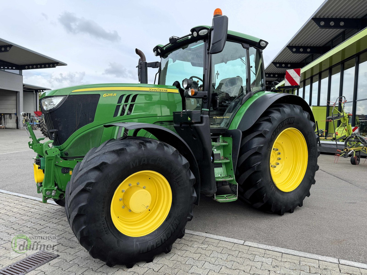 John Deere 6215R - Máy cày: hình 1 John Deere 6215R - Máy cày: hình 1