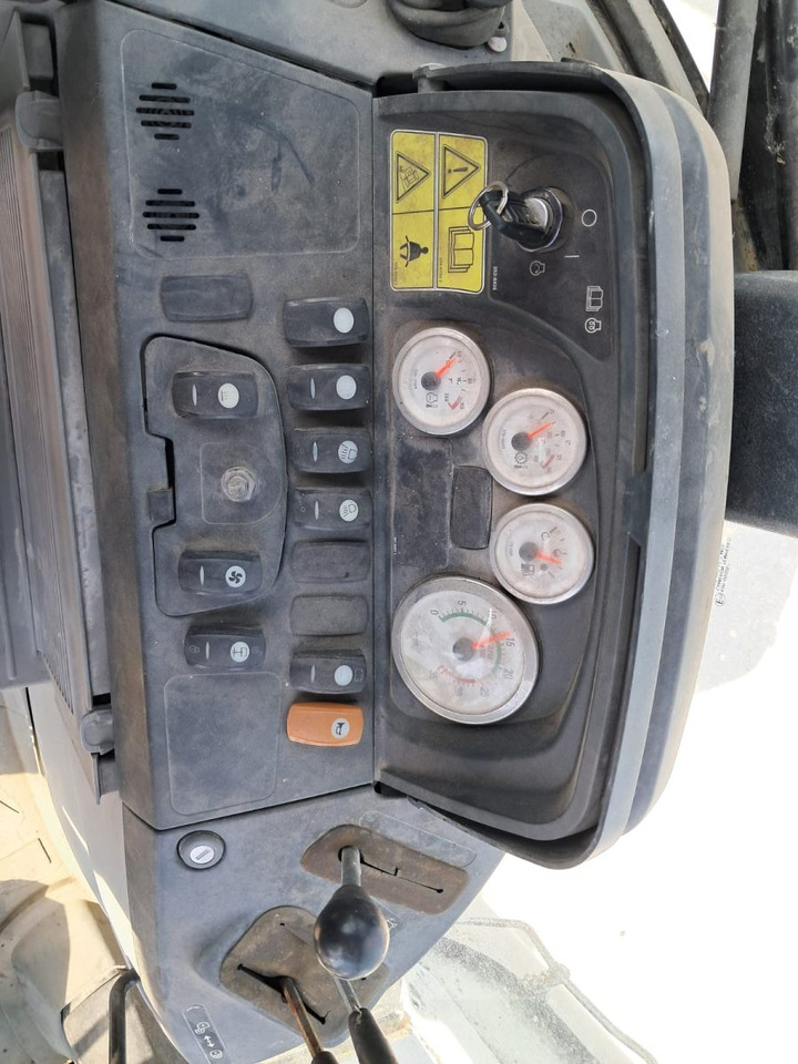 CATERPILLAR 428E - Máy xúc trước múc sau: hình 3 CATERPILLAR 428E - Máy xúc trước múc sau: hình 3