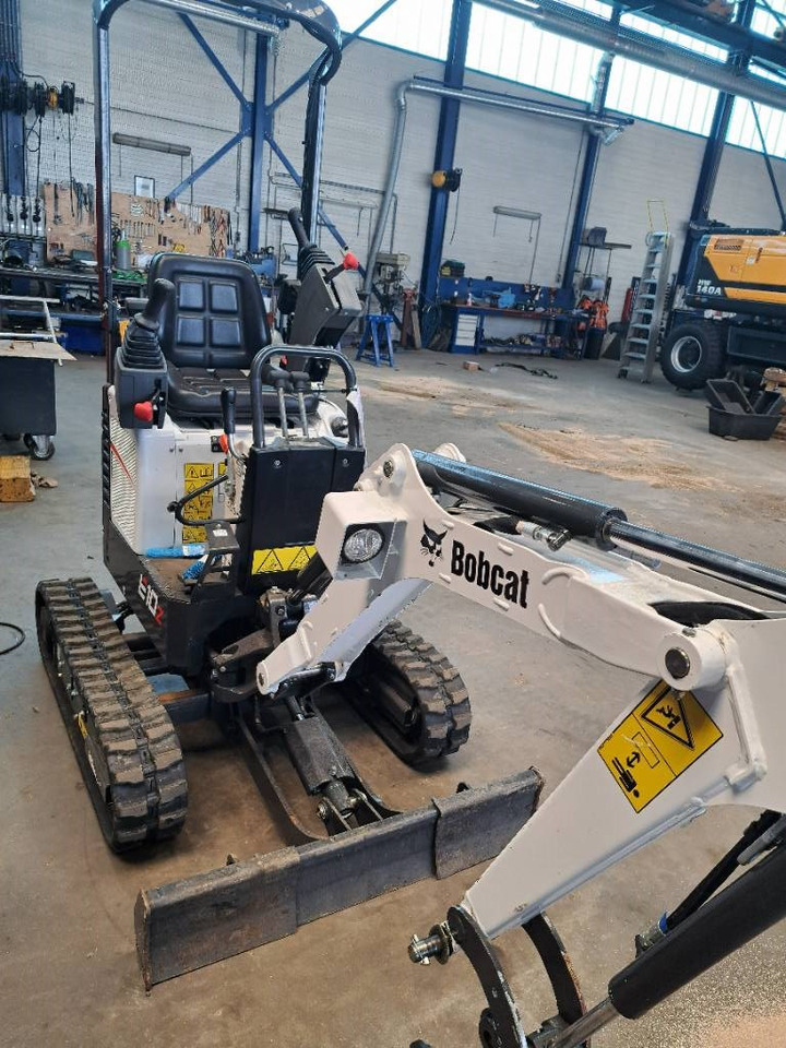 Bobcat E10Z - Máy xúc mini: hình 1 Bobcat E10Z - Máy xúc mini: hình 1