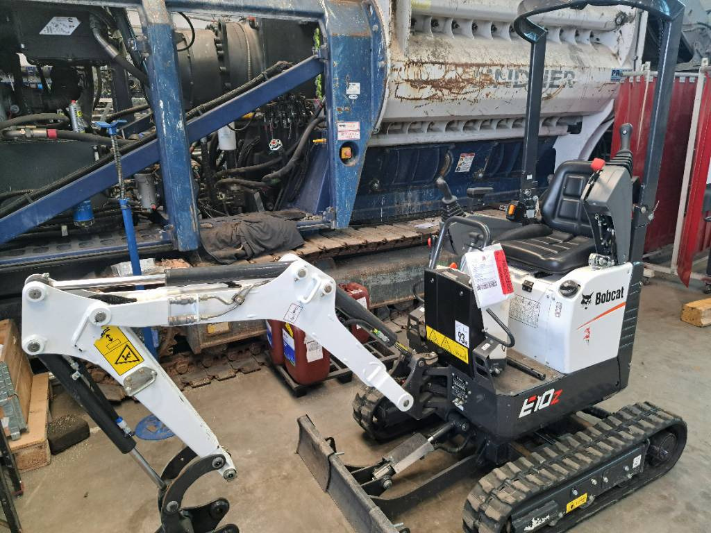 Bobcat E10Z - Máy xúc mini: hình 2 Bobcat E10Z - Máy xúc mini: hình 2