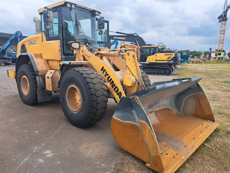 Hyundai HL 940 - Máy xúc lật bánh lốp: hình 2 Hyundai HL 940 - Máy xúc lật bánh lốp: hình 2