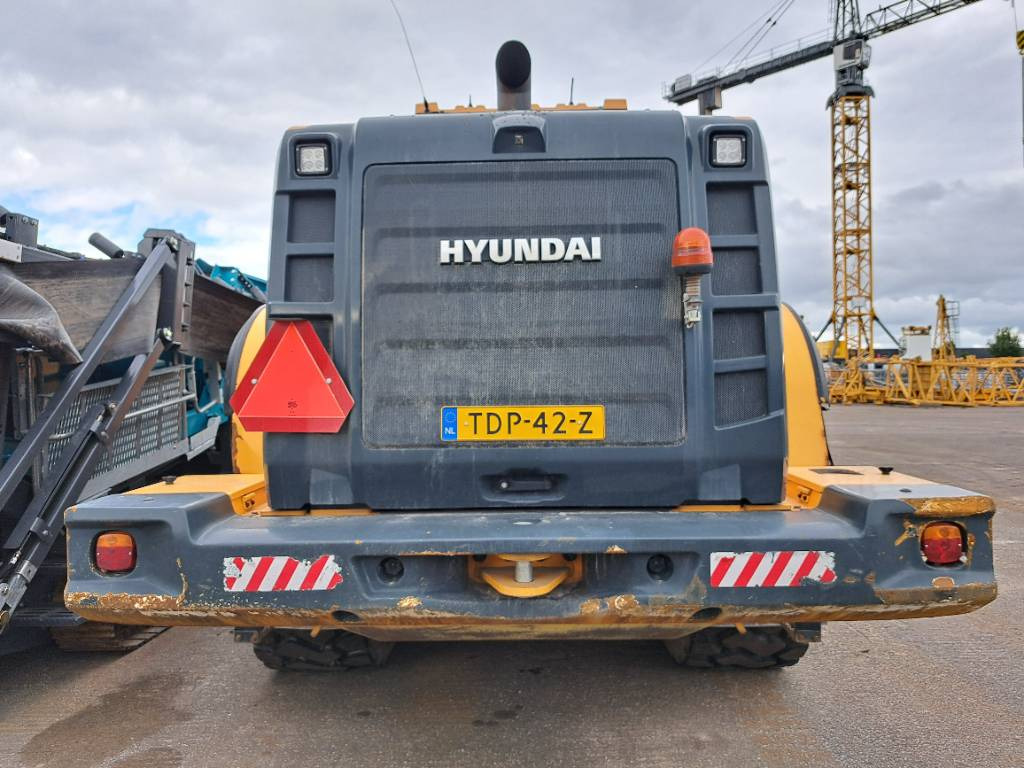 Hyundai HL980XT - Máy xúc lật bánh lốp: hình 4 Hyundai HL980XT - Máy xúc lật bánh lốp: hình 4