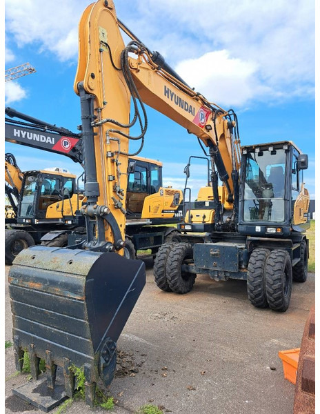 Hyundai HW140 - Máy xúc bánh lốp: hình 4 Hyundai HW140 - Máy xúc bánh lốp: hình 4