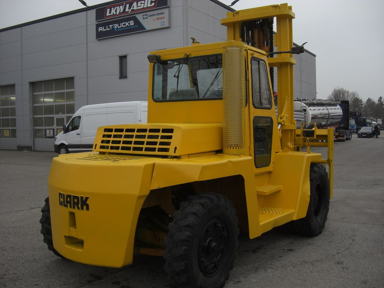 Clark C500YS225PD - Xe nâng diesel: hình 2 Clark C500YS225PD - Xe nâng diesel: hình 2