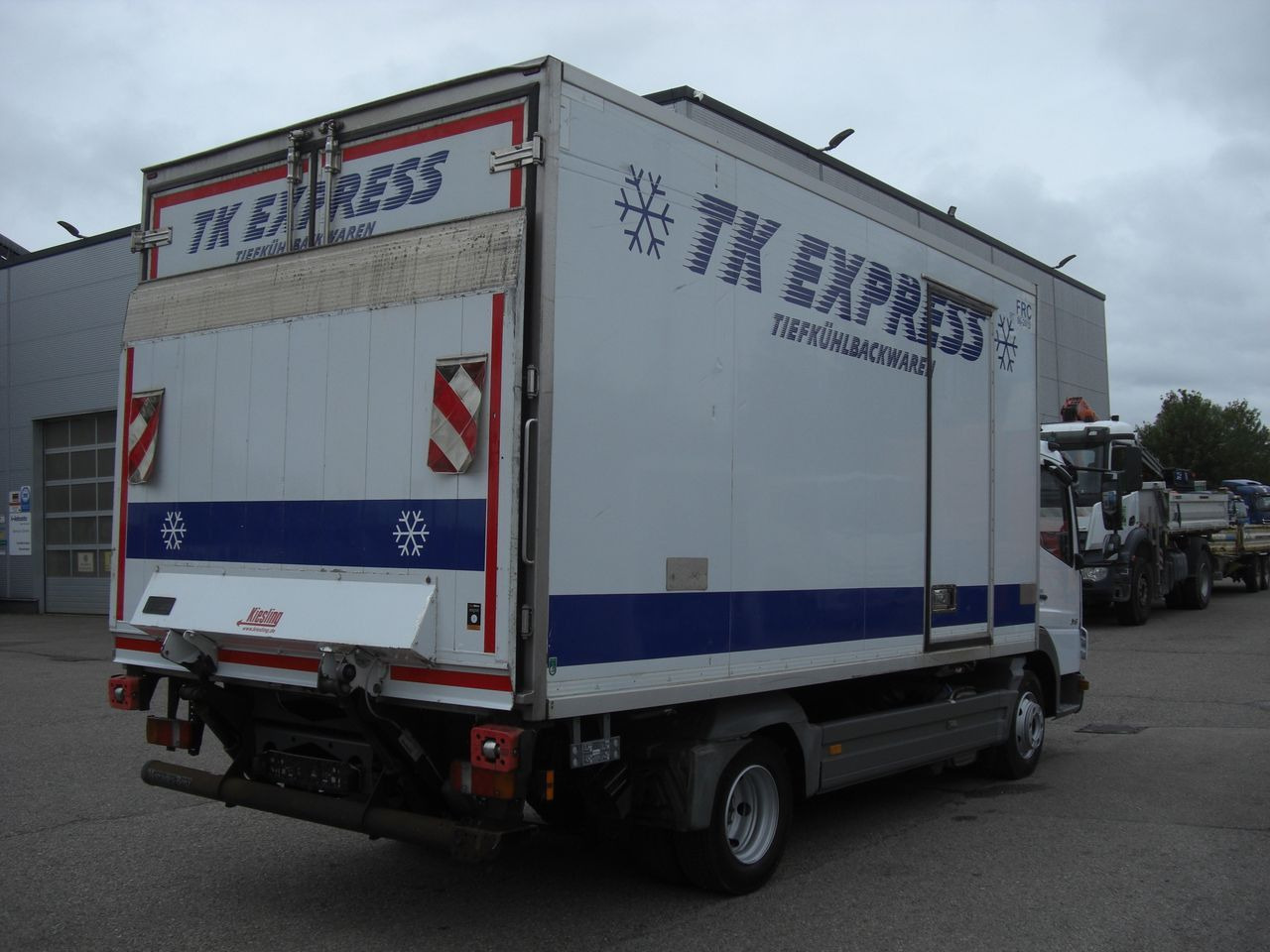 Mercedes-Benz 816 / Tiefkühler / LBW Mercedes-Benz 816 / Tiefkühler / LBW - Xe van đông lạnh: hình 3 Mercedes-Benz 816 / Tiefkühler / LBW Mercedes-Benz 816 / Tiefkühler / LBW - Xe van đông lạnh: hình 3