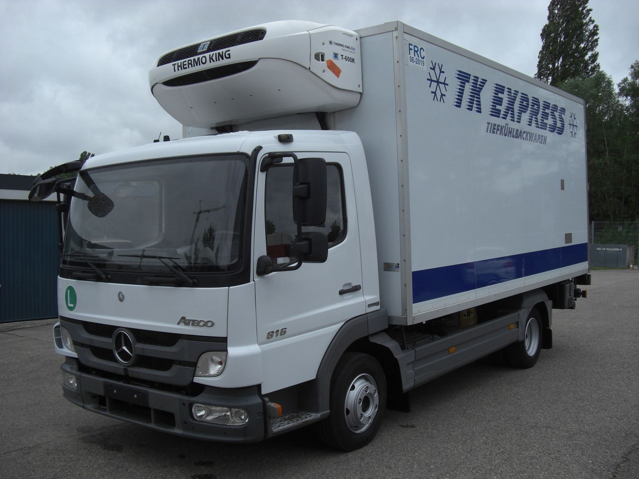 Mercedes-Benz 816 / Tiefkühler / LBW Mercedes-Benz 816 / Tiefkühler / LBW - Xe van đông lạnh: hình 1 Mercedes-Benz 816 / Tiefkühler / LBW Mercedes-Benz 816 / Tiefkühler / LBW - Xe van đông lạnh: hình 1