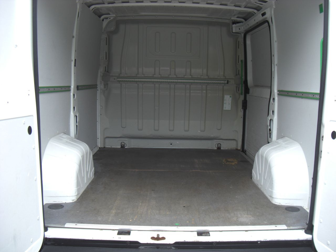 Xe van nhỏ gọn Peugeot BOXER 2,0 KURZ/NIEDRIG: hình 6