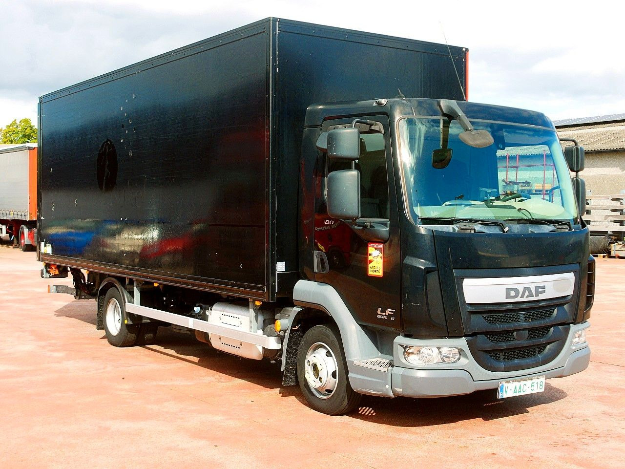 DAF LF FA 180 MEUBEL KOFFER LBW LUFT FEDERUNG AIRCO - Xe tải hộp: hình 2 DAF LF FA 180 MEUBEL KOFFER LBW LUFT FEDERUNG AIRCO - Xe tải hộp: hình 2