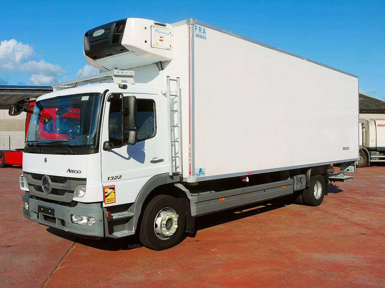 Mercedes-Benz 1322 ATEGO KUHLKOFFER CARRIER SUPRA 850 LBW A/C - Xe tải đông lạnh: hình 4 Mercedes-Benz 1322 ATEGO KUHLKOFFER CARRIER SUPRA 850 LBW A/C - Xe tải đông lạnh: hình 4