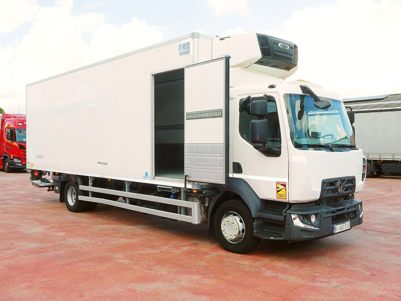 Renault D 16 250 KUHLKOFER CARRIER SUPRA 850 / KLIMA A/C - Xe tải đông lạnh: hình 3 Renault D 16 250 KUHLKOFER CARRIER SUPRA 850 / KLIMA A/C - Xe tải đông lạnh: hình 3