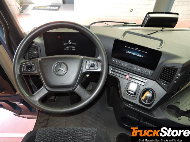 Interior photo 1: Xe đầu kéo Mercedes-Benz Actros 1845 LS nRL