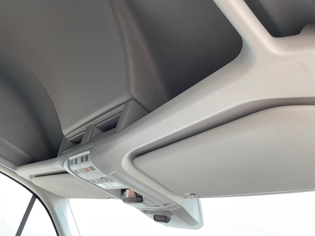 Xe van chở hàng, Xe tải van mới MAN TGE 3.180 L3H3 MIXTO Individual Lion S ACC LED: hình 38 Xe van chở hàng, Xe tải van mới MAN TGE 3.180 L3H3 MIXTO Individual Lion S ACC LED: hình 38