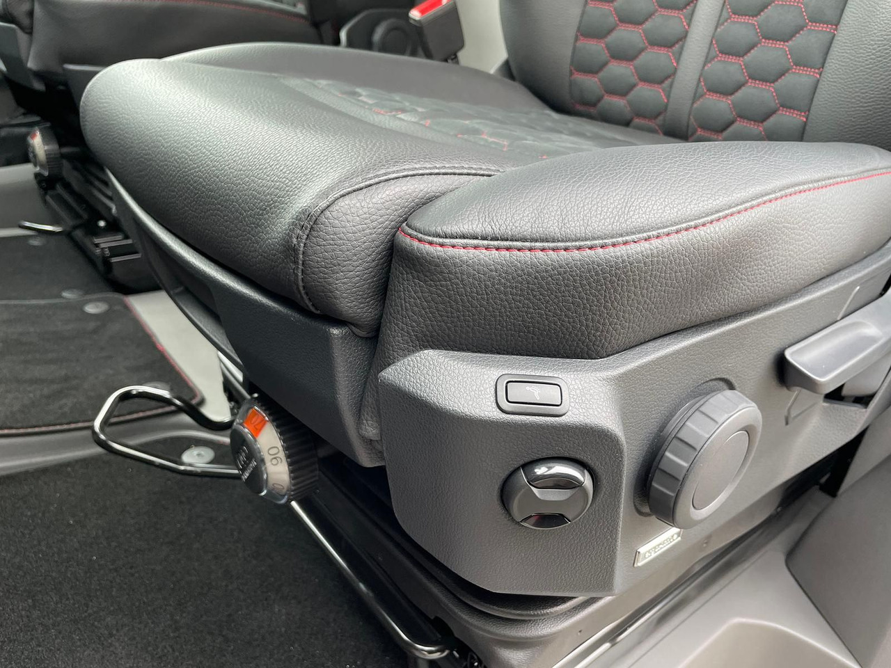 Xe hơi MAN TGE 3.200 L3H2 Kasten 4x4 Individual S ACC STHZ: hình 27