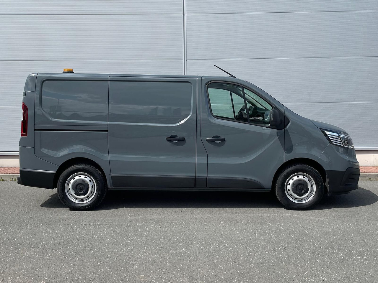 Renault Trafic Kasten RED EDITION L1H1 AHK LED DAB MFL - Xe van chở khách: hình 5 Renault Trafic Kasten RED EDITION L1H1 AHK LED DAB MFL - Xe van chở khách: hình 5