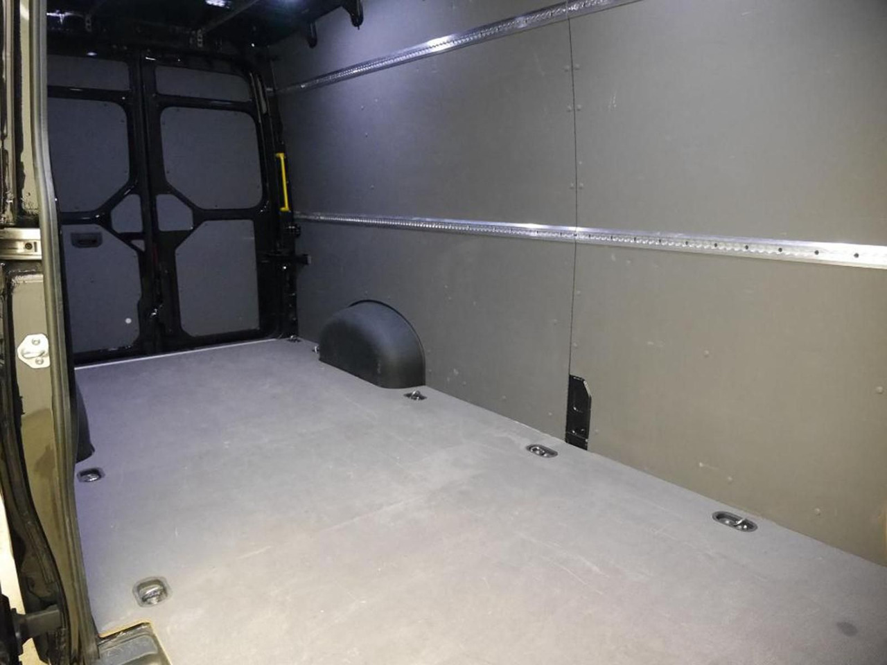 Volkswagen Crafter Kasten 35 L4H3 NAVI DAB PDC KAMERA - Xe van chở hàng: hình 3 Volkswagen Crafter Kasten 35 L4H3 NAVI DAB PDC KAMERA - Xe van chở hàng: hình 3