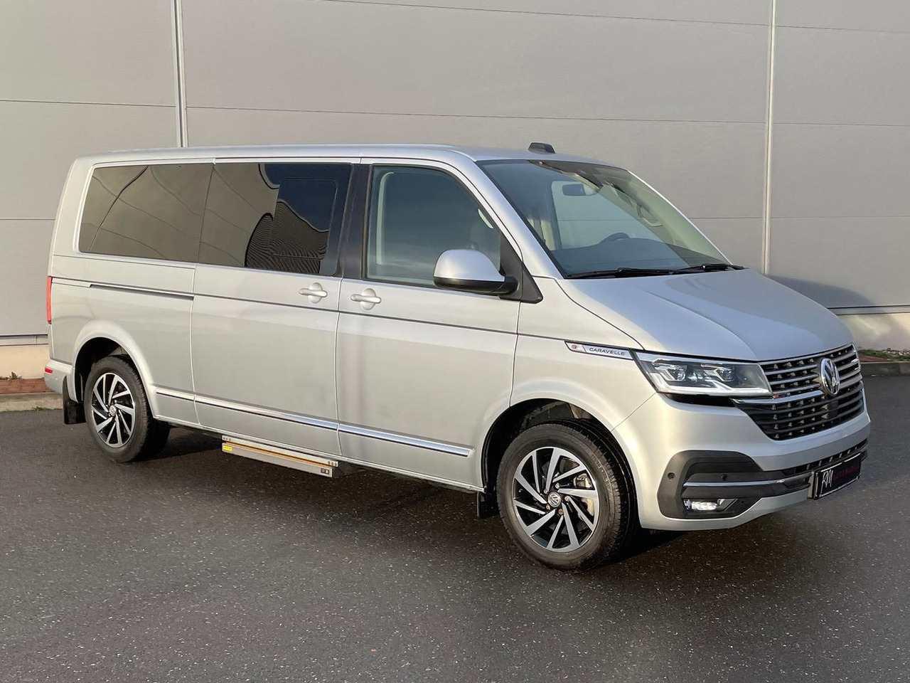 Volkswagen T6.1 Caravelle Comfortl LR 4M NAV el. Trittstufe - Xe van chở khách: hình 2 Volkswagen T6.1 Caravelle Comfortl LR 4M NAV el. Trittstufe - Xe van chở khách: hình 2