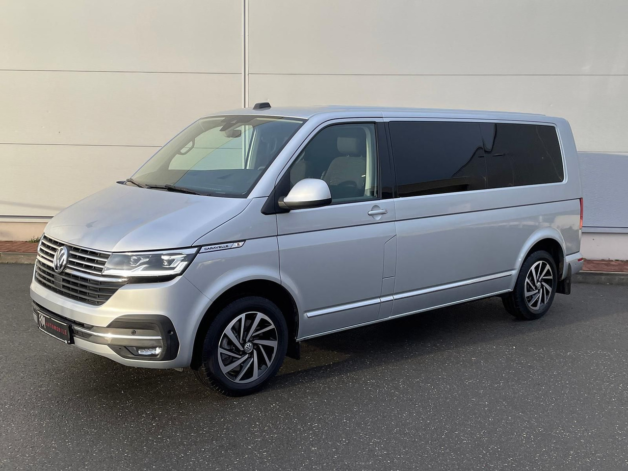 Volkswagen T6.1 Caravelle Comfortl LR 4M NAV el. Trittstufe - Xe bus mini, Xe van chở khách: hình 1 Volkswagen T6.1 Caravelle Comfortl LR 4M NAV el. Trittstufe - Xe bus mini, Xe van chở khách: hình 1
