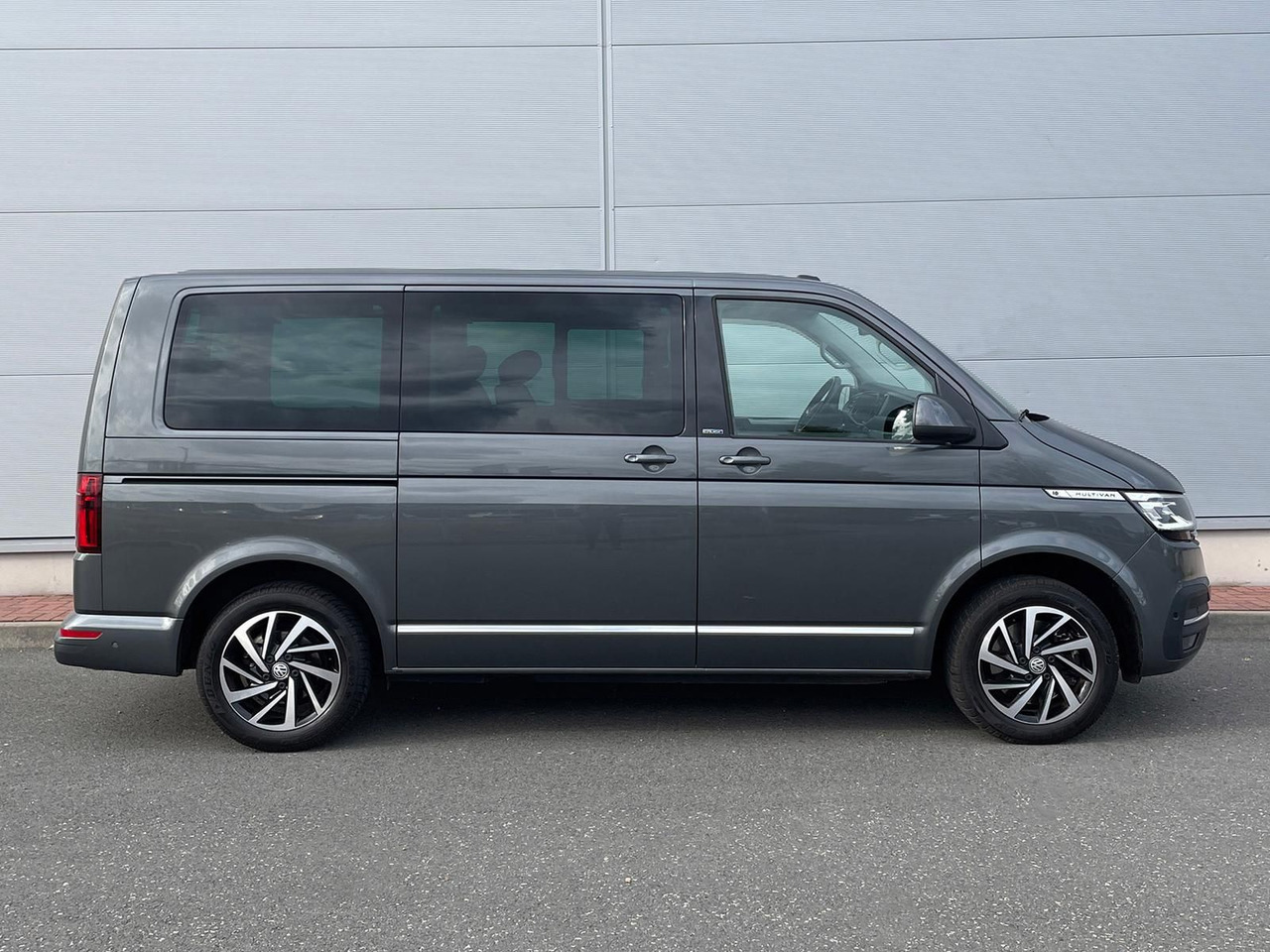 Volkswagen T6.1 Multivan Comfortline 4M ACC KAMERA SITZHZ - Xe bus mini, Xe van chở khách: hình 5 Volkswagen T6.1 Multivan Comfortline 4M ACC KAMERA SITZHZ - Xe bus mini, Xe van chở khách: hình 5