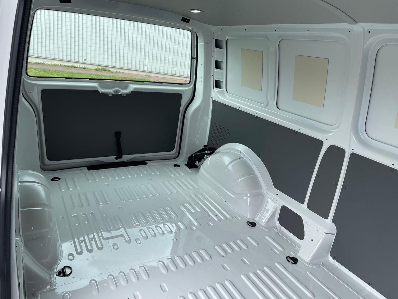 Xe van chở hàng Volkswagen T6.1 Transporter Mixto lang 4M MFL LED TEMPOMAT: hình 10