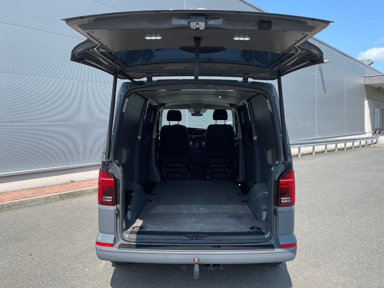 Xe van chở hàng Volkswagen T6.1 Transporter lang 4M LED BEAR LOCK KAM DAB: hình 11