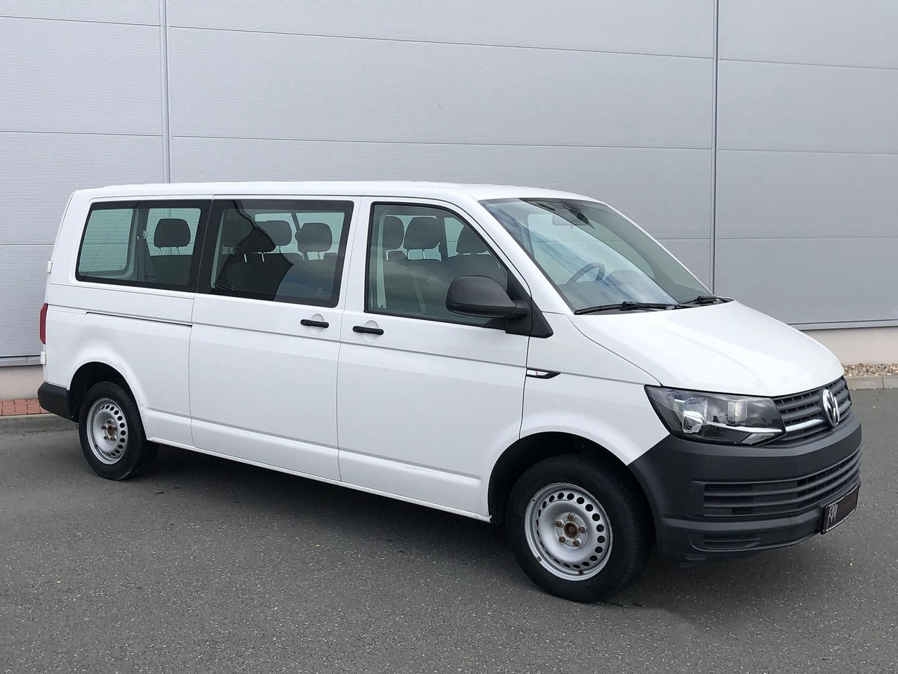 Volkswagen T6 Transporter 2.0 TDI Kombi lang 9-SITZE TEMP - Xe hơi: hình 2 Volkswagen T6 Transporter 2.0 TDI Kombi lang 9-SITZE TEMP - Xe hơi: hình 2