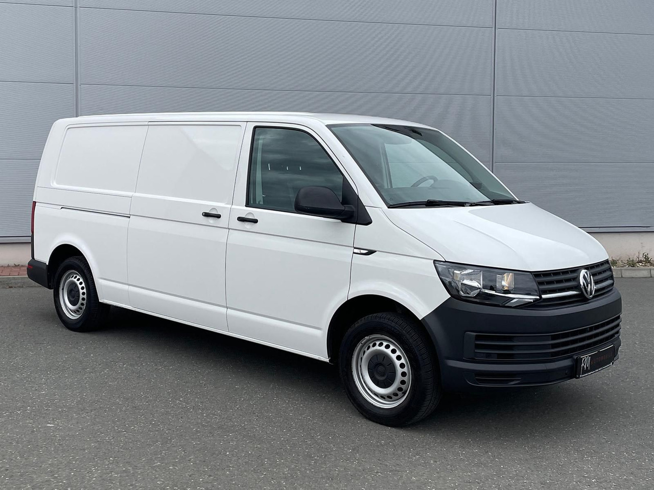 Volkswagen T6 Transporter 2.0 TDI PDC KLIMA - Xe van chở khách: hình 2 Volkswagen T6 Transporter 2.0 TDI PDC KLIMA - Xe van chở khách: hình 2