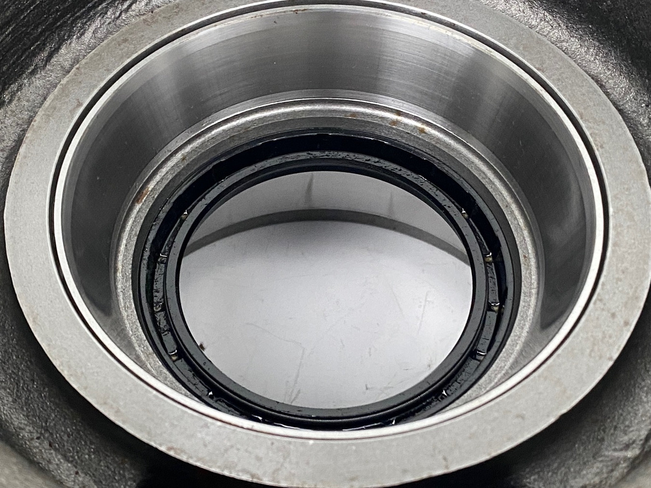 Mô tơ quay toa cho Máy xúc bánh xích Liebherr Abtriebswellengehäuse ID-Nr.90015650 and Kegelrollenlager ID-Nr.761008503.: hình 9