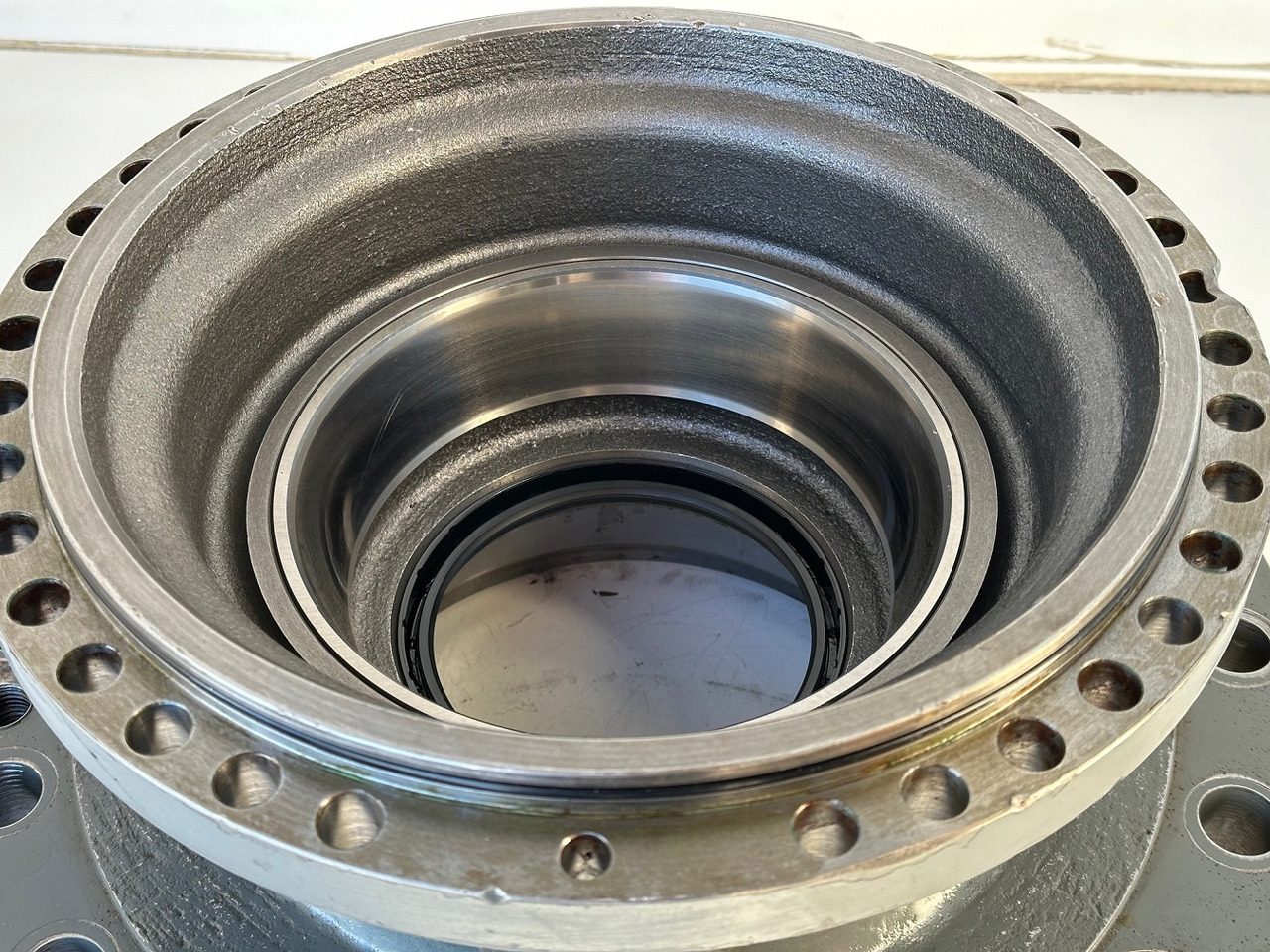 Mô tơ quay toa cho Máy móc xây dựng Liebherr Abtriebswellengehäuse ID-Nr.90208566 inkl. beiden Kegelrollenlager ID-Nr.10030908 - ID-Nr.761001903. LH40, LH50, R926, R928, R930. #90208566.137239#: hình 7 Mô tơ quay toa cho Máy móc xây dựng Liebherr Abtriebswellengehäuse ID-Nr.90208566 inkl. beiden Kegelrollenlager ID-Nr.10030908 - ID-Nr.761001903. LH40, LH50, R926, R928, R930. #90208566.137239#: hình 7