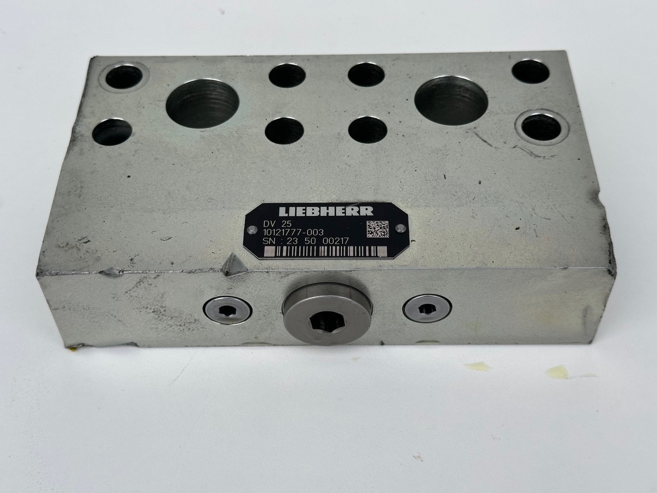 Liebherr Dämpfungsventil ID-Nr.10121777. P924 COMP, P926, R926, R916, R922, R924 COMP, R924, R926 COMP, R926, R930, R936, R946, R950 T, R960 T. #10121777.30.12## - Mô tơ quay toa cho Máy xúc: hình 1 Liebherr Dämpfungsventil ID-Nr.10121777. P924 COMP, P926, R926, R916, R922, R924 COMP, R924, R926 COMP, R926, R930, R936, R946, R950 T, R960 T. #10121777.30.12## - Mô tơ quay toa cho Máy xúc: hình 1
