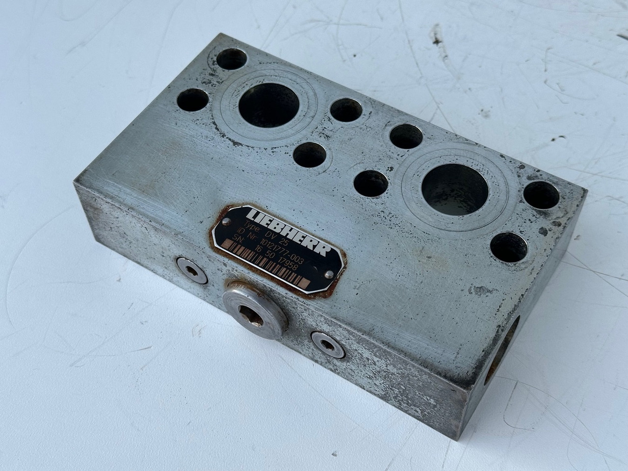 Mô tơ quay toa cho Máy móc xây dựng Liebherr Dämpfungsventil ID-Nr.10121777. P924 COMP, P926, R926, R916, R922, R924 COMP, R924, R926 COMP, R926, R930, R936, R946, R950 T, R960 T. #10121777.43199#: hình 6 Mô tơ quay toa cho Máy móc xây dựng Liebherr Dämpfungsventil ID-Nr.10121777. P924 COMP, P926, R926, R916, R922, R924 COMP, R924, R926 COMP, R926, R930, R936, R946, R950 T, R960 T. #10121777.43199#: hình 6