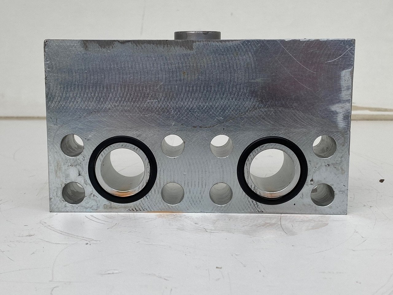 Liebherr Dämpfungsventil ID-Nr.10121777. P924 COMP, P926, R926, R916, R922, R924 COMP, R924, R926 COMP, R926, R930, R936, R946, R950 T, R960 T. #DÄ27652# - Mô tơ quay toa cho Máy xúc: hình 5 Liebherr Dämpfungsventil ID-Nr.10121777. P924 COMP, P926, R926, R916, R922, R924 COMP, R924, R926 COMP, R926, R930, R936, R946, R950 T, R960 T. #DÄ27652# - Mô tơ quay toa cho Máy xúc: hình 5