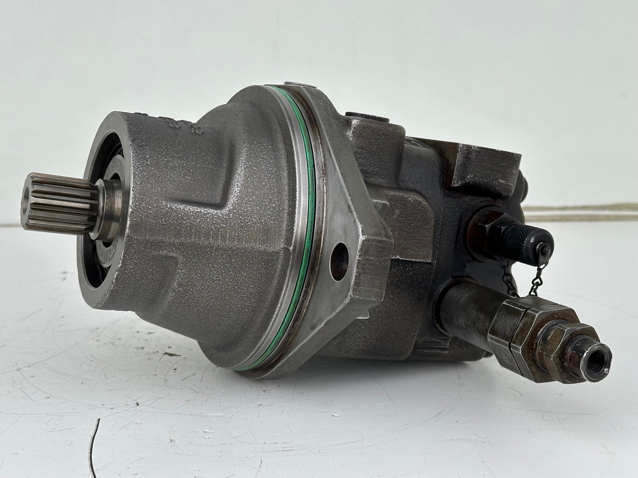 Liebherr Original Hydraulikeinbaumotor FMF045. ID-Nr.12464105. SAT250/287. LH18M, LH22C, LH22M, LH24M, LH26EC, LH26EM, LH26M. #12464105.20985# - Mô tơ quay toa cho Máy móc xây dựng: hình 2 Liebherr Original Hydraulikeinbaumotor FMF045. ID-Nr.12464105. SAT250/287. LH18M, LH22C, LH22M, LH24M, LH26EC, LH26EM, LH26M. #12464105.20985# - Mô tơ quay toa cho Máy móc xây dựng: hình 2