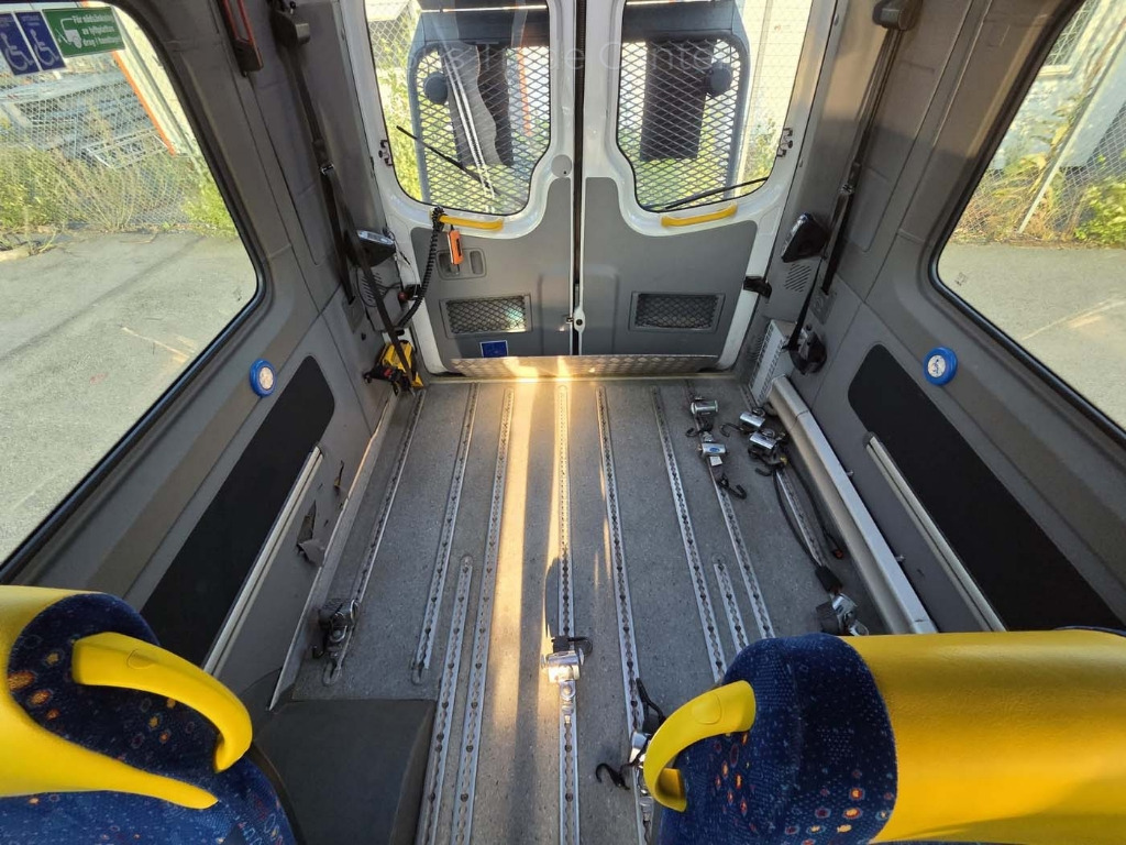 VOLKSWAGEN Crafter 50 LR // 3 units with lift - Xe bus mini, Xe van chở khách: hình 4 VOLKSWAGEN Crafter 50 LR // 3 units with lift - Xe bus mini, Xe van chở khách: hình 4