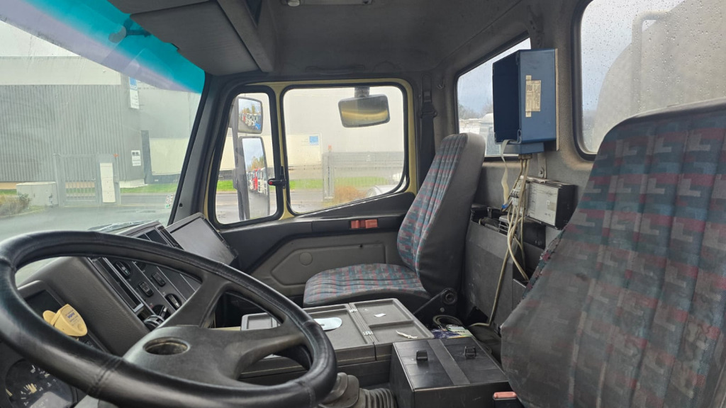 Mercedes Benz 1824 4x2 (Nr. 6217) - Xe bồn: hình 5 Mercedes Benz 1824 4x2 (Nr. 6217) - Xe bồn: hình 5