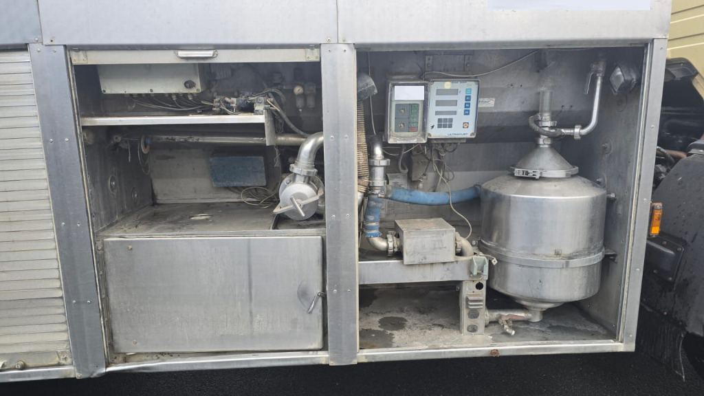 Mercedes Benz 1824 4x2 (Nr. 6217) - Xe bồn: hình 2 Mercedes Benz 1824 4x2 (Nr. 6217) - Xe bồn: hình 2