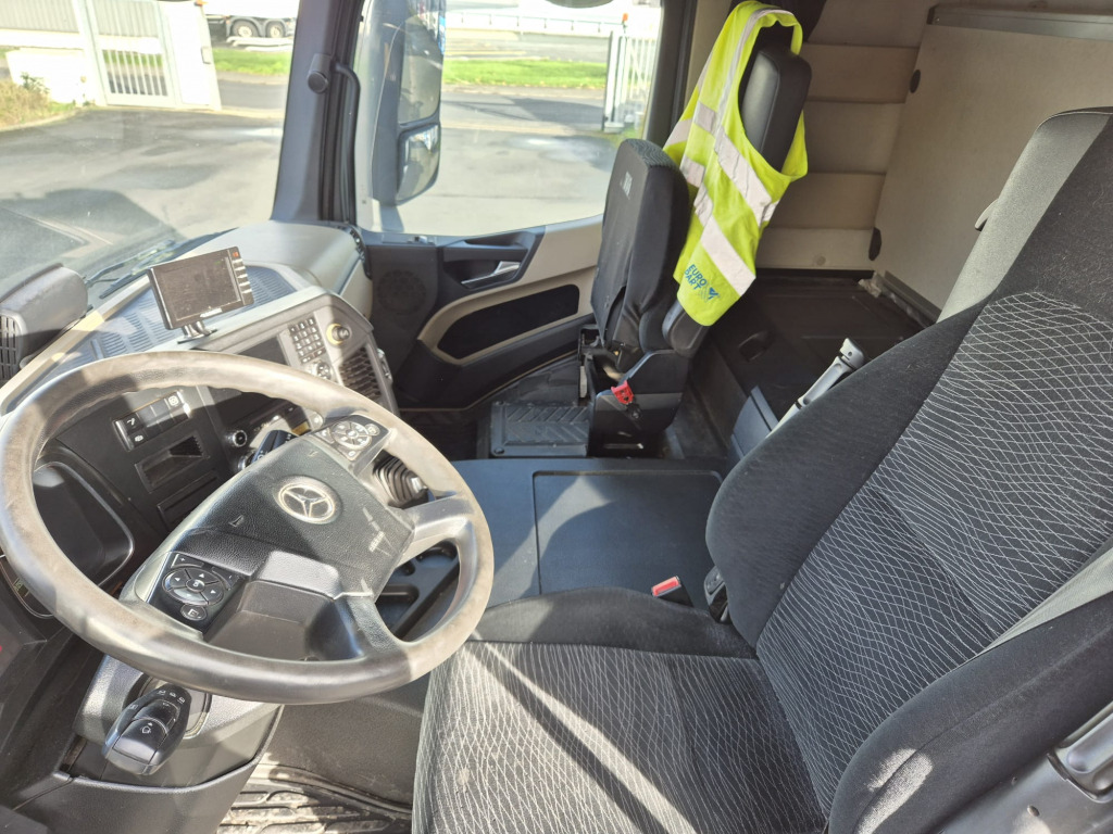 Mercedes Benz 1846 Actros (Nr. 5883) - Xe bồn: hình 2 Mercedes Benz 1846 Actros (Nr. 5883) - Xe bồn: hình 2