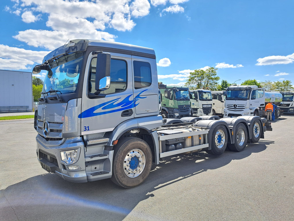 Mercedes Benz Actros 3243 8x2 1,2 & 4 Lenkachse, 2 & 4 Liftbar(Nr. 6051) - Xe tải khung gầm: hình 3 Mercedes Benz Actros 3243 8x2 1,2 & 4 Lenkachse, 2 & 4 Liftbar(Nr. 6051) - Xe tải khung gầm: hình 3