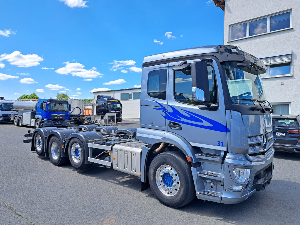 Mercedes Benz Actros 3243 8x2 1,2 & 4 Lenkachse, 2 & 4 Liftbar(Nr. 6051) - Xe tải khung gầm: hình 2 Mercedes Benz Actros 3243 8x2 1,2 & 4 Lenkachse, 2 & 4 Liftbar(Nr. 6051) - Xe tải khung gầm: hình 2