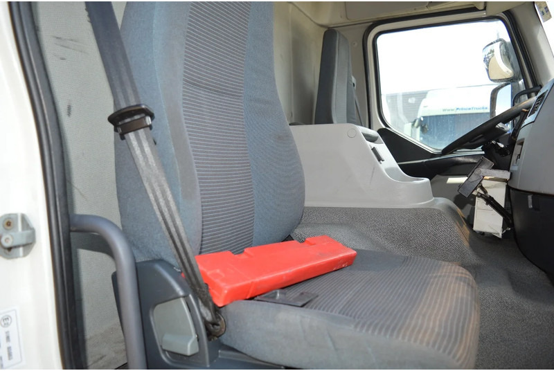 Interior photo 1: Xe tải đông lạnh Volvo FE 260 * EURO5 * CARRIER SUPRA SILENT 950 MT * 4X2 *
