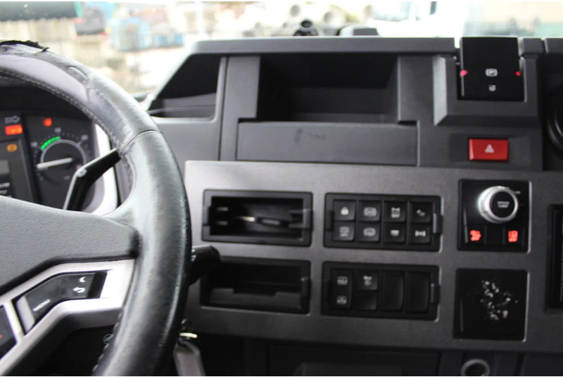 Interior photo 1: Xe đầu kéo Renault T430 * EURO6 * 4X2 *