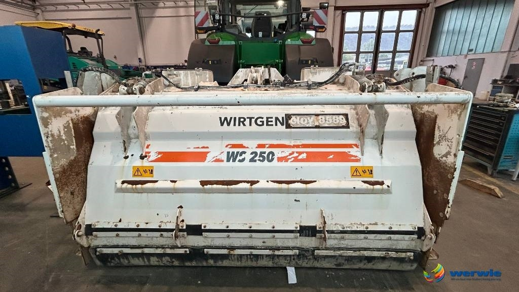 Wirtgen WS 250 - Máy nhựa đường: hình 2 Wirtgen WS 250 - Máy nhựa đường: hình 2