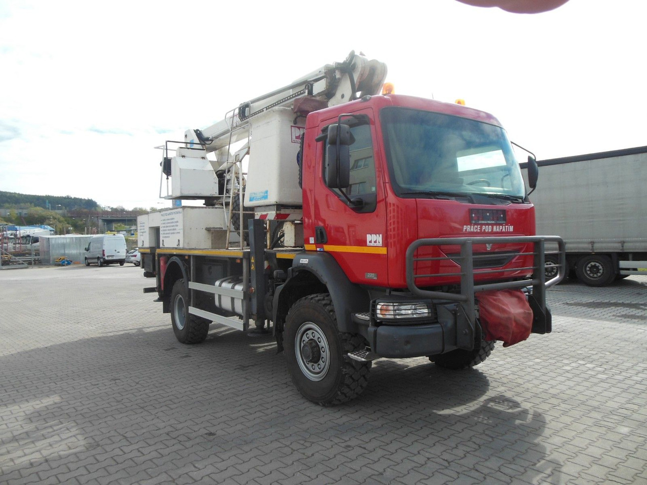 Renault MIDLUM 220.14,4X4,HUBARBEITBÜHNE 16,5M, ISOLIERT - Nền bục trên không gắn trên xe tải: hình 4 Renault MIDLUM 220.14,4X4,HUBARBEITBÜHNE 16,5M, ISOLIERT - Nền bục trên không gắn trên xe tải: hình 4