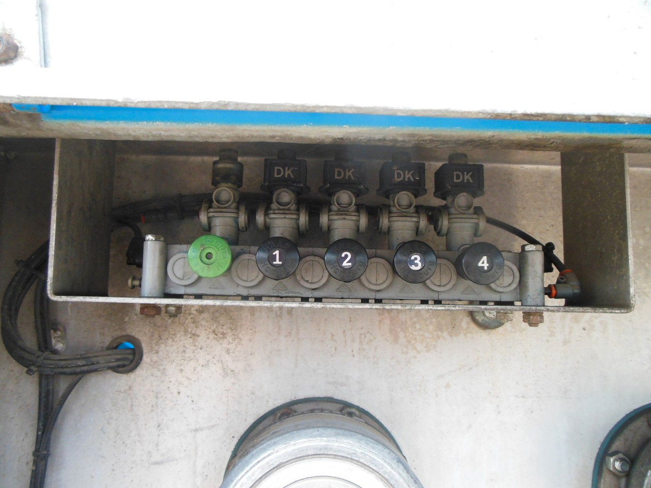WILLIG/HALLER/HLS 240.45/2,NPC 04, 4 KAMMER - Sơ mi rơ moóc bồn: hình 5 WILLIG/HALLER/HLS 240.45/2,NPC 04, 4 KAMMER - Sơ mi rơ moóc bồn: hình 5
