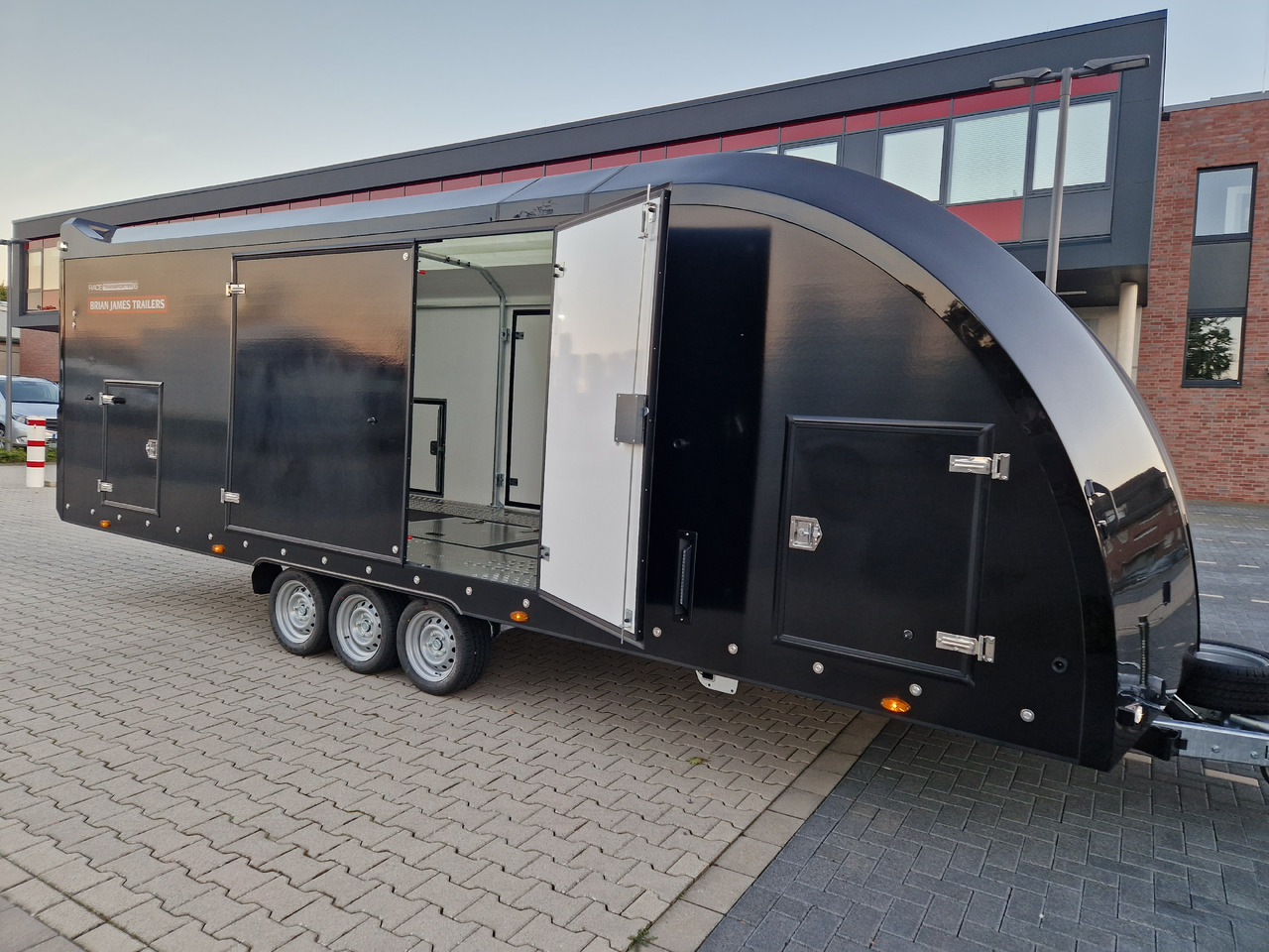BJT Race Transporter 6 396-3060 650x235x189cm black RFS ASR 13" 3500kg - Rơ moóc tự động vận chuyển: hình 3 BJT Race Transporter 6 396-3060 650x235x189cm black RFS ASR 13" 3500kg - Rơ moóc tự động vận chuyển: hình 3