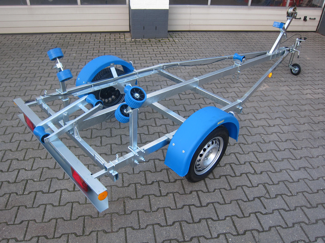Bootsanhänger Boattrailer Neptun NAVY N7-17 Trailer 750kg mit Winde Winter Online Aktion - Rơ moóc kéo thuyền: hình 2 Bootsanhänger Boattrailer Neptun NAVY N7-17 Trailer 750kg mit Winde Winter Online Aktion - Rơ moóc kéo thuyền: hình 2