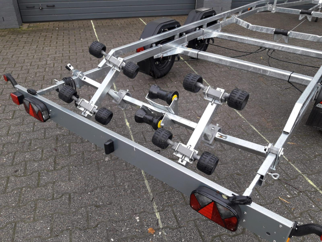 Brenderup Bootstrailer Premium 242000 TB SR 2000 Superrollen Winde Boote bis 650cm 2000kg 312268 - Rơ moóc kéo thuyền: hình 4 Brenderup Bootstrailer Premium 242000 TB SR 2000 Superrollen Winde Boote bis 650cm 2000kg 312268 - Rơ moóc kéo thuyền: hình 4