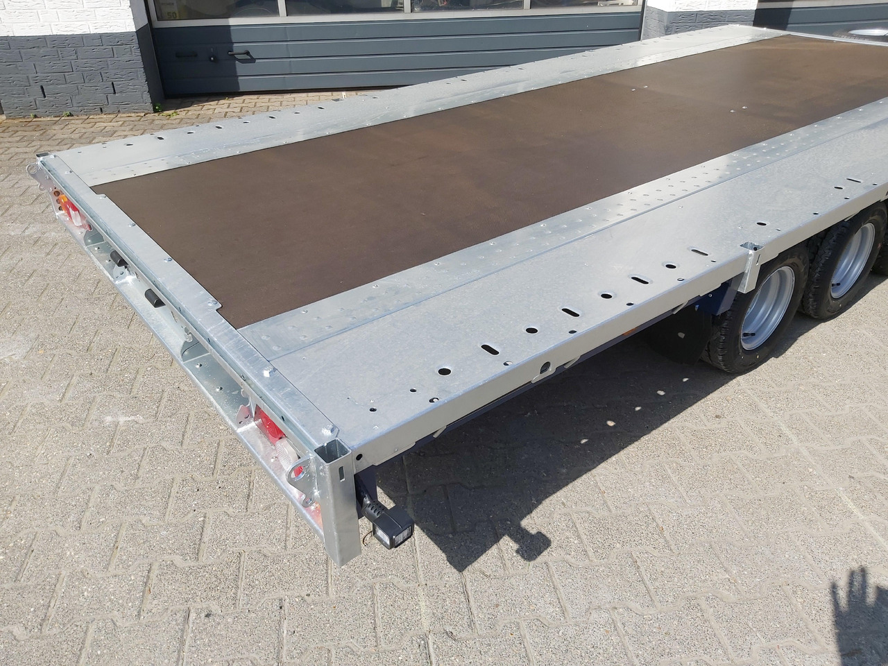 Brian James Trailer CarGO Connect 450x210cm Tridem 10" 3500kg Modell 22 - Rơ moóc thùng lửng/ Phẳng: hình 4 Brian James Trailer CarGO Connect 450x210cm Tridem 10" 3500kg Modell 22 - Rơ moóc thùng lửng/ Phẳng: hình 4