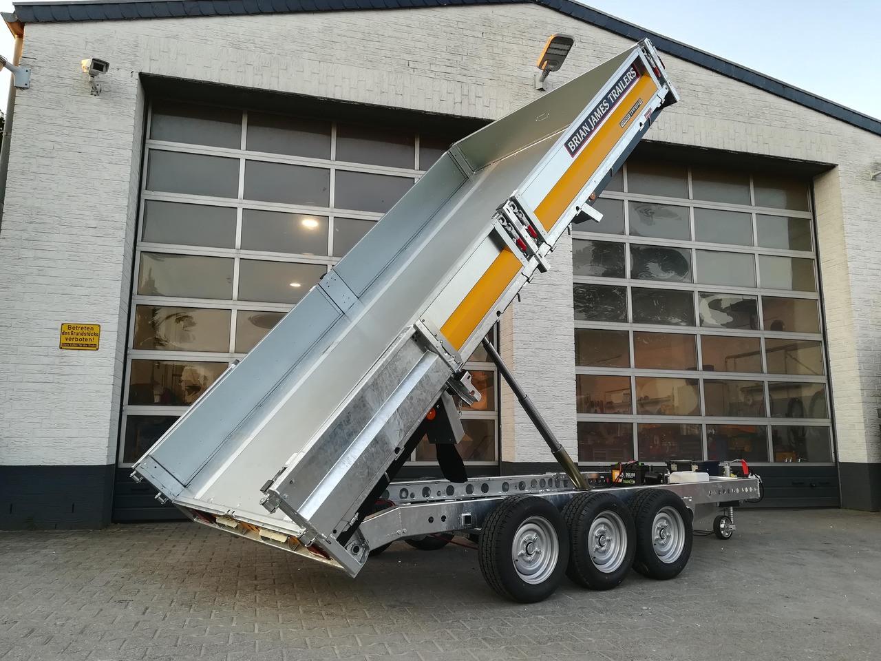 Brian James Trailer CarGO Tipper 2 elektrisch 360x195x30cm Stahlbordwände Pendel 12" Tridem 3,5t on - Rơ moóc ben: hình 1 Brian James Trailer CarGO Tipper 2 elektrisch 360x195x30cm Stahlbordwände Pendel 12" Tridem 3,5t on - Rơ moóc ben: hình 1
